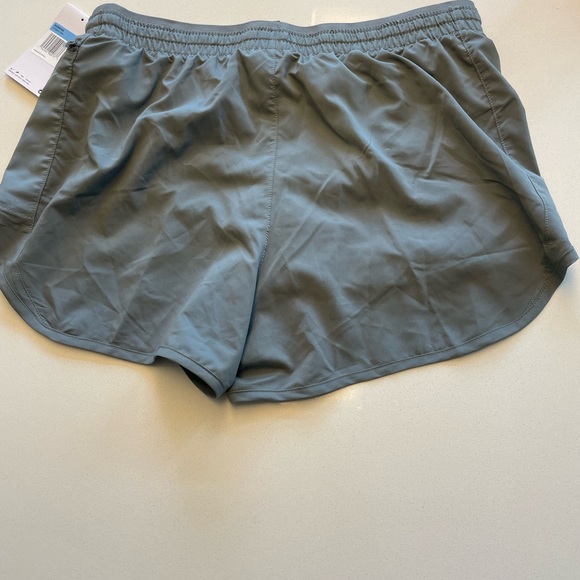 Nike Run Dri-Fit Shorts NWT M - Picture 2 of 3